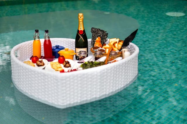 Floating Breakfast