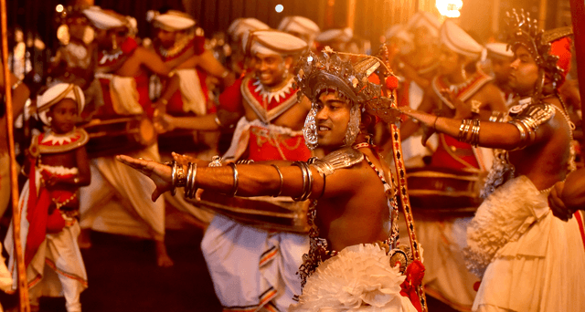 Kandy Dancers