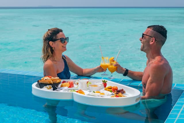 Floating Breakfast 