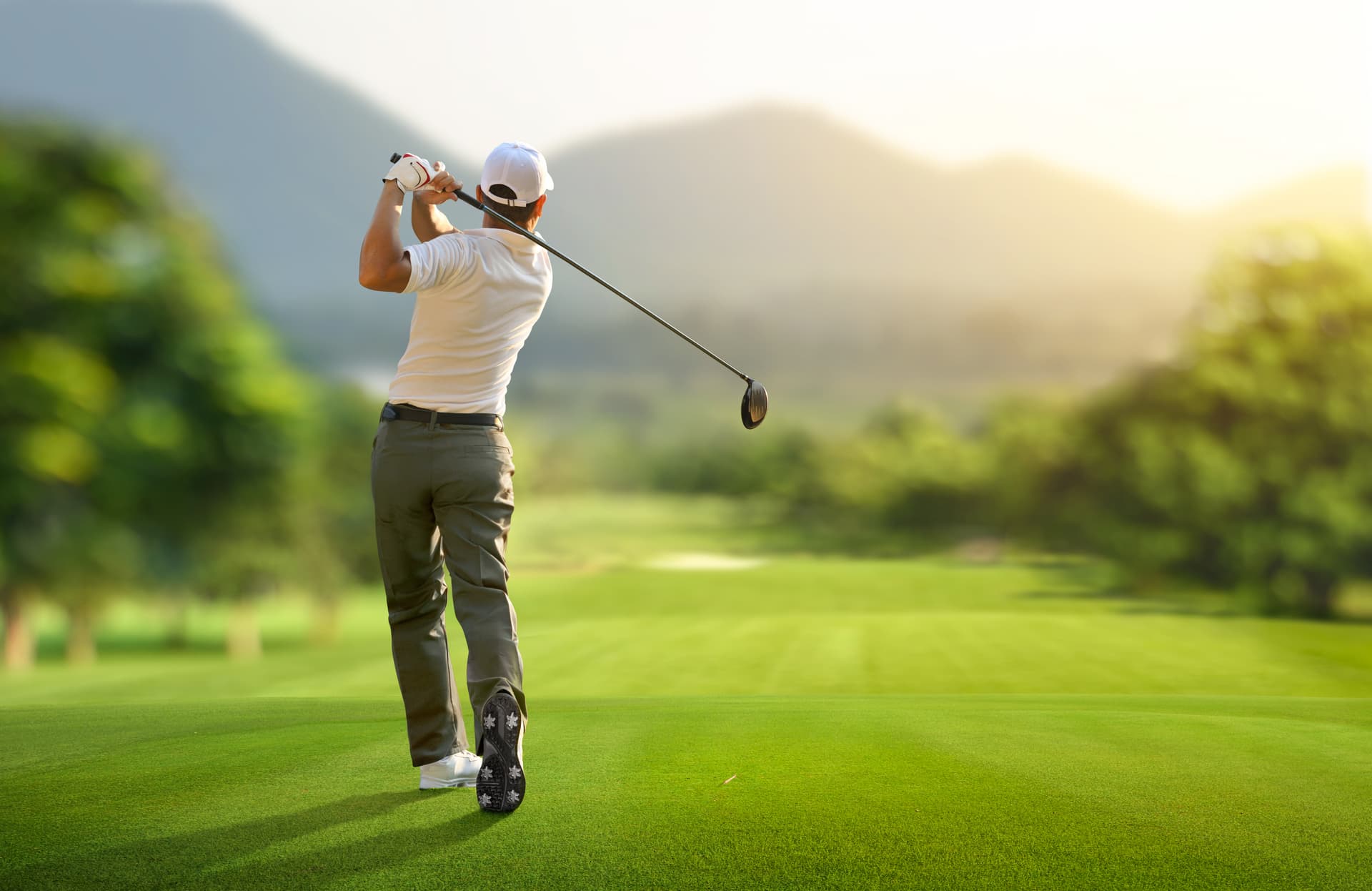 https://olanka-strapi-live-s3.s3.ap-southeast-1.amazonaws.com/olanka_travels_golf_kandy_623dbfc643.jpeg