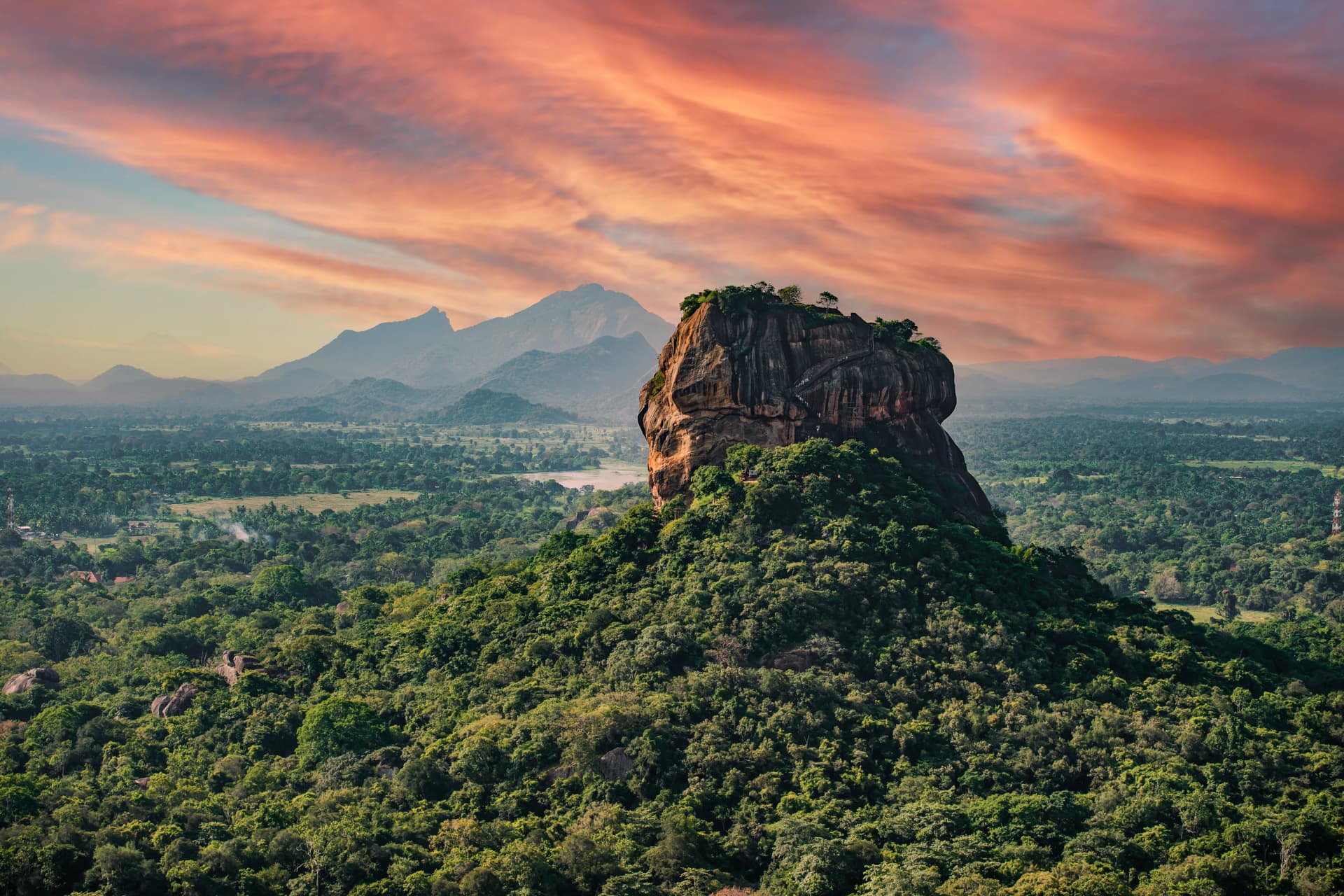 https://olanka-strapi-live-s3.s3.ap-southeast-1.amazonaws.com/olanka_travels_sigiriya_rock_25bf7ecbf8.webp