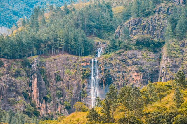 Bambarakanda Waterfall